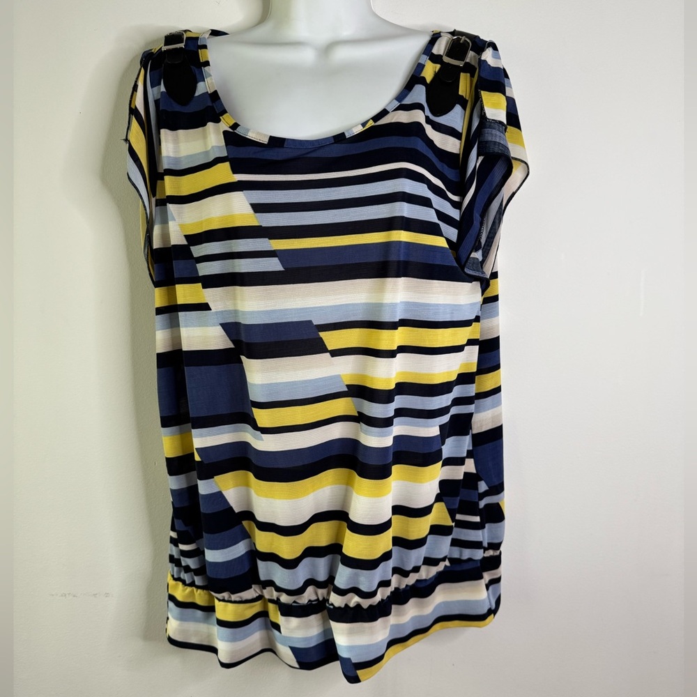 Le Grenier T-Shirt. Size: XL